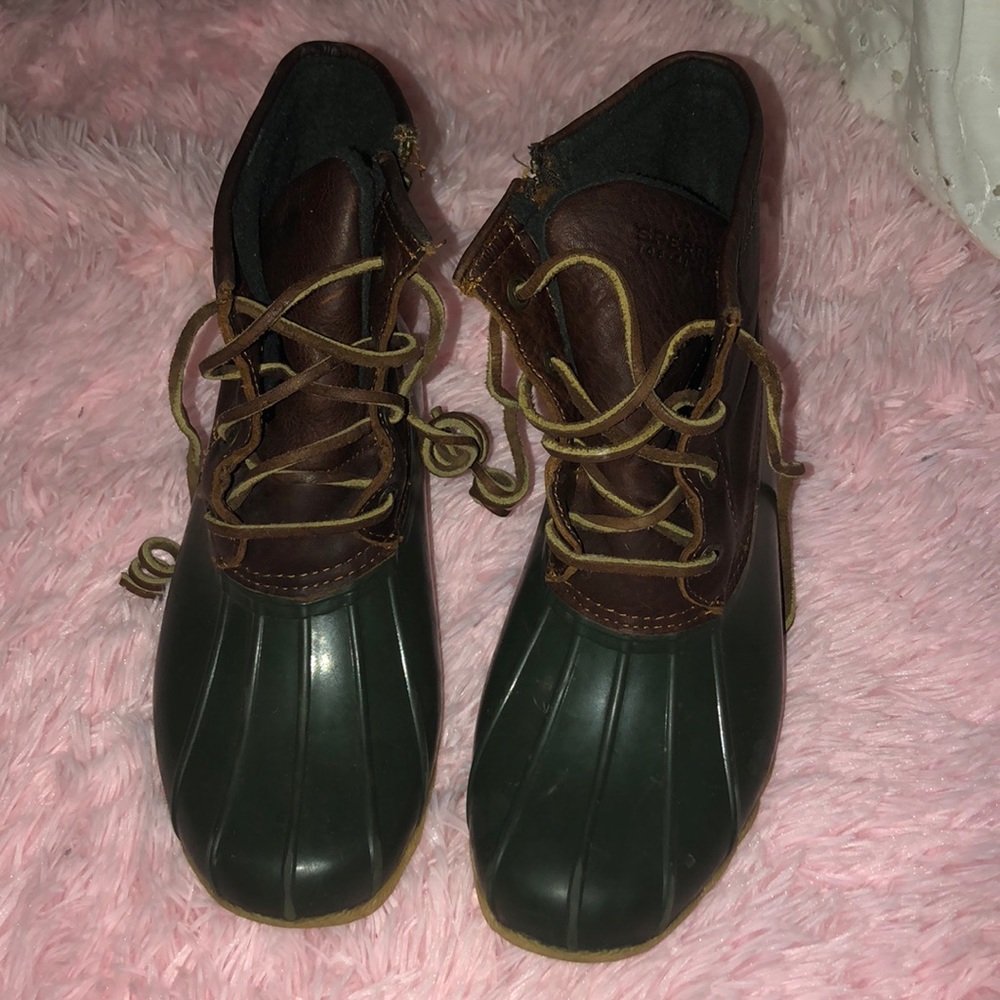 Sperry duck boots size 6